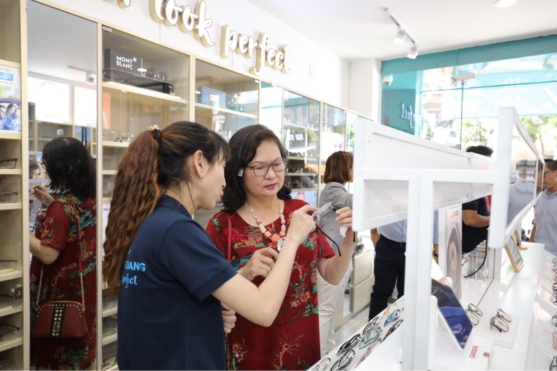 tròng kính chiết suất 1.59