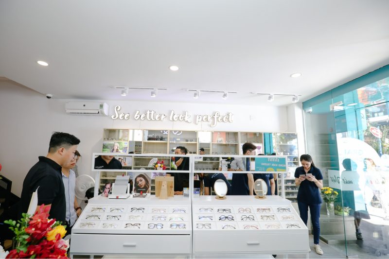 Mắt kính Nam Quang là hệ thống cửa hàng mắt kính lâu năm tại TP.HCM