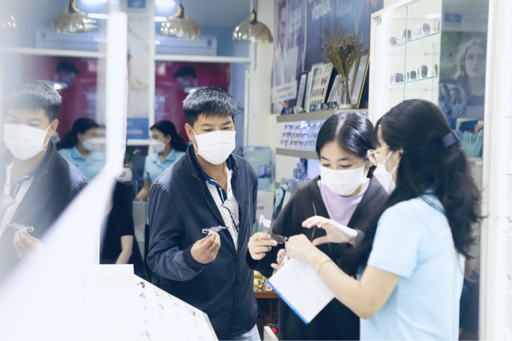 Mat-kinh-polaroid-11