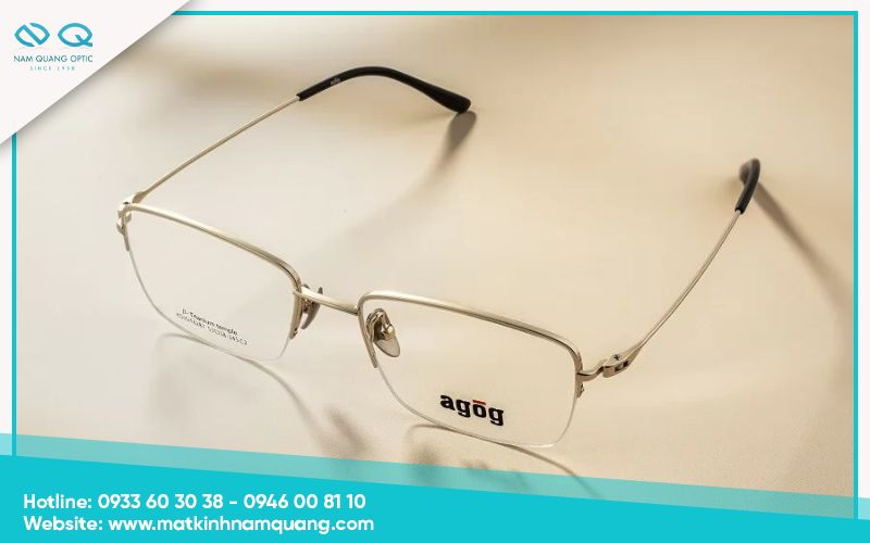 Gọng màu quá sáng hoặc trang trí rườm rà phía trên