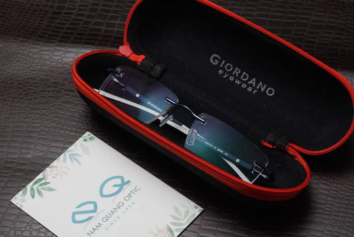 Trong-kinh-chong-be-3 Tròng kính Trivex có độ dày lớn hơn Polycarbonate