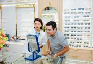 Choosing the right Nam Quang Optical branch for repair or eye exam
