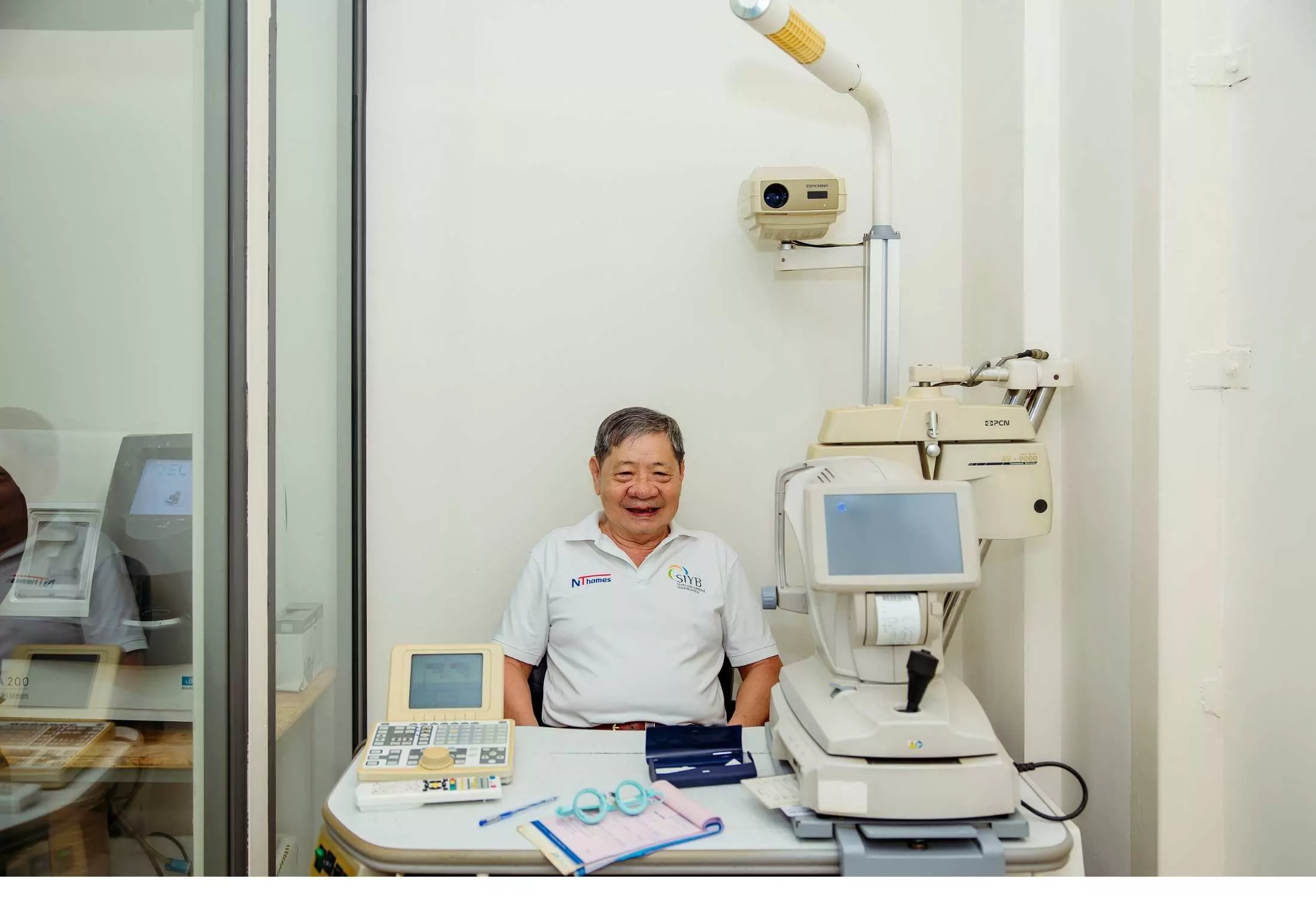 Eye exam support at Nam Quang Optical near Ben Thanh Market