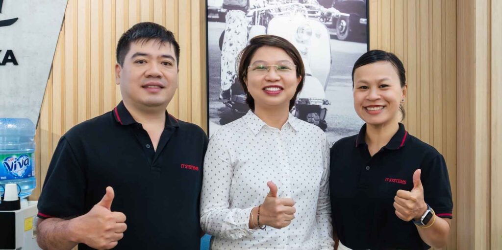 Cán bộ chủ chốt IT Systems Việt Nam tại Mắt Kính Nam Quang
